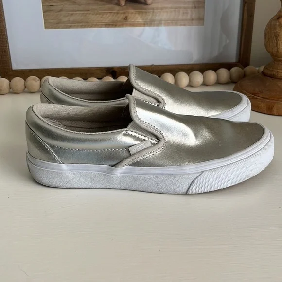 VANS Classic Slip-On Metallic Leather Silver/True White Size 6 - Picture 2 of 7